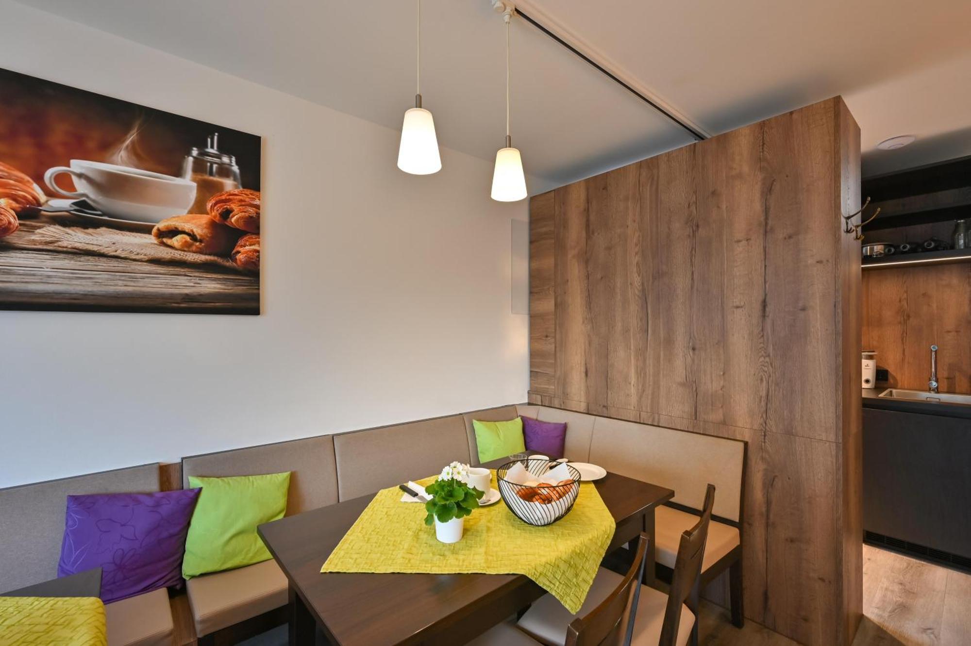 Hotel Gaestehaus Stock Zimmer Sahnehaeuble FDH Εξωτερικό φωτογραφία